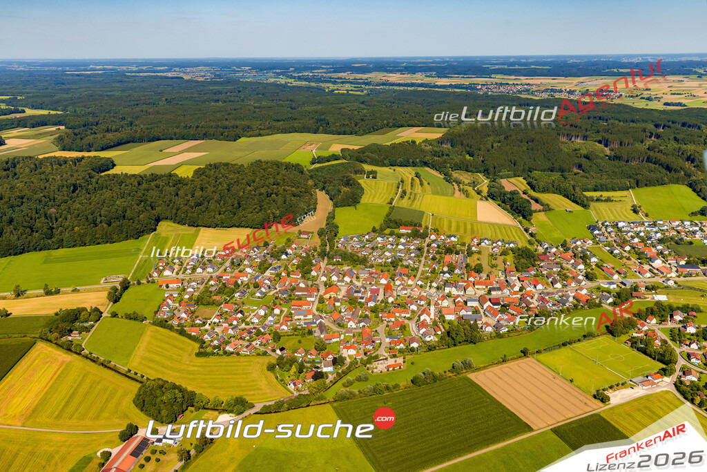 Luftaufnahme der Stadt Oberroth - Die Luftaufnahme wurde 2025 vom UL-Flugzeug heraus erstellt ( keine Drohne ) - Hochauflösende Luftaufnahme - für professionelle Ausdrucke geeignet. Die Geschenkidee !Mit Lizenz und Bildrechte bestellbar