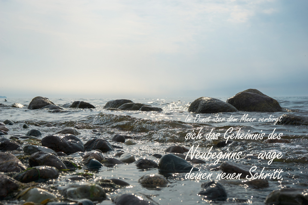 Meer Kalender 2026 - Ostseemotiv mit Text | Gestalten Sie Ihr Zuhause mit einzigartigen Bildern von Ostsee u. Nordsee – als Leinwandbild, Acryl, Alu-Dibond oder FineArt Hahnemühle, individuell anpassbar.