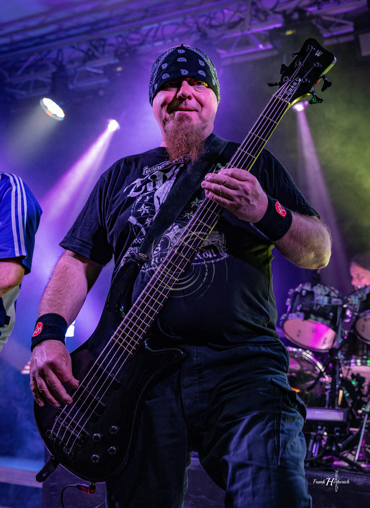 Justice Daudenwinden | Frank Herberich Fotografie, Frank Herberich, Fotografie, Hochzeit, Portrait, St. Peter Ording, Ording, Westerhever, Nordsee, Frank Fotografie, Hardheim,  Odenwald,Walldürn, Band,Eventfotografie - Realisiert mit Pictrs.com