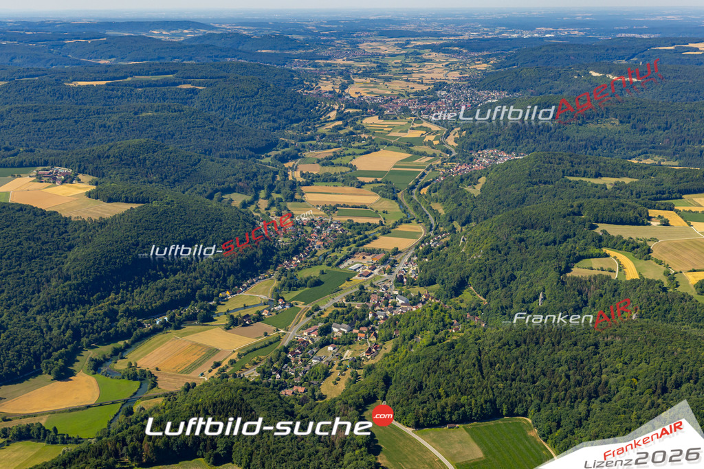 Die Luftaufnahme Streitberg - Wiesenttal wurde 2022 vom Flugzeug aus (keine Drohne) erstellt. Hohe Auflösung -für große Poster und Wandbilder geeignet - Garantiert!