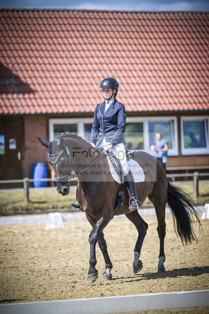 DOS_6846 | Entdecke hochwertige Reitturnierfotos von Foto Oger. Professionell, emotional und authentisch – jetzt Lieblingsmomente im Shop bestellen.Deutschlandweite Turnierfotografie. - Realisiert mit Pictrs.com