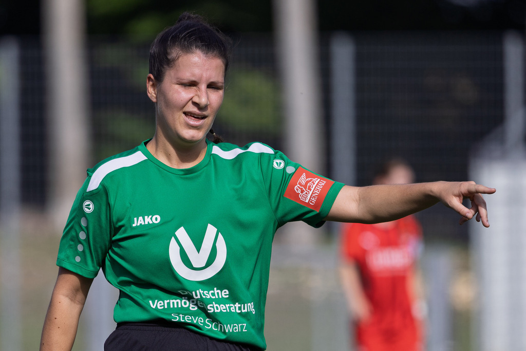 FCHSTE_250921_1083 | 1.FC Heidenheim 1846 II vs. TV Steinheim, Fußball, Frauen, Bezirksliga, 2025/2026, 2.Spieltag, 21.09.2025 in Heidenheim, Kunstrasen b. Voith-Arena West(Foto: Michael Bulling) - Realisiert mit Pictrs.com