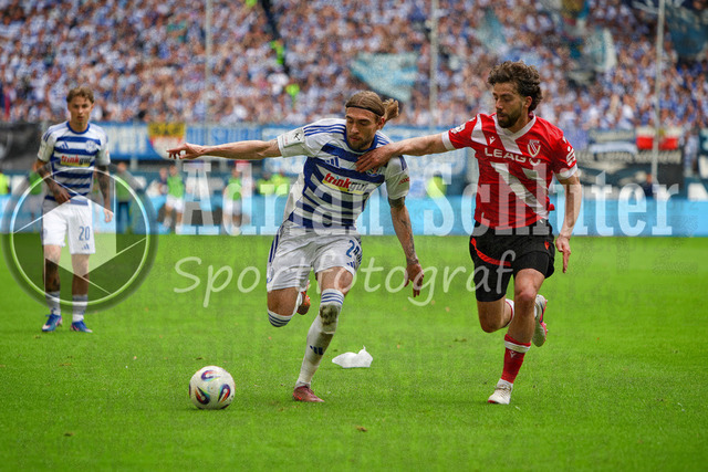 03.05.2026, GER, Fussball, Herren, 3. Liga, Saison 2025/2026, MSV Duisburg - FC Energie Cottbus | Joshua Bitter (MSV Duisburg) und Dominik Pelivan (Cottbus) im Kampf um den Ball 