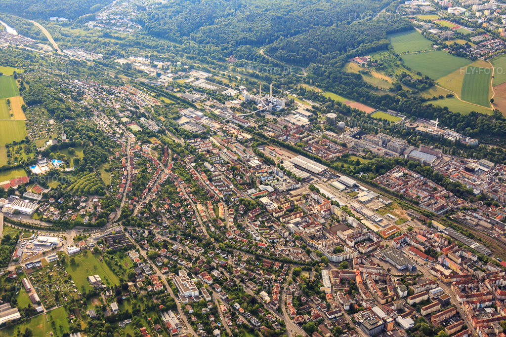 Luftbild: Gewerbegebiet zwischen Redtenbacherstraße und Eutinger Straße(B10) im Ortsteil Nordstadt in Pforzheim im Bundesland Baden-Württemberg in Deutschland. Foto: IMG_079900.jpg vom 31.05.2015 durch Werner Riehm/FLY-FOTO.de