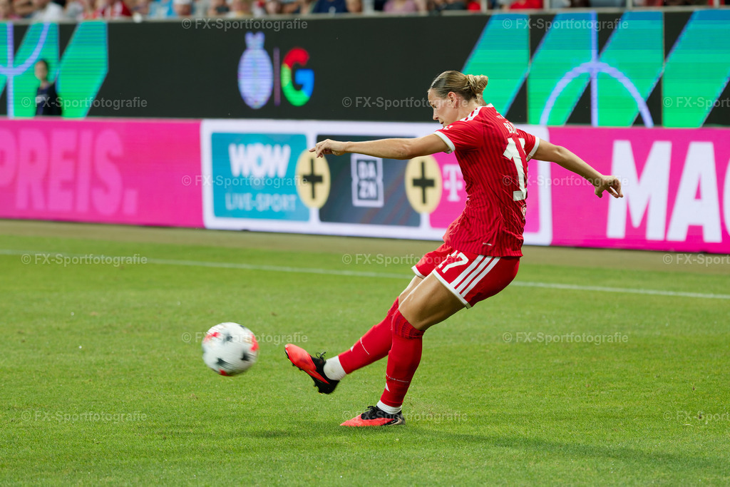 Supercup-Frauen-Bayern-Muenchen-vs-VfL-Wolfsburg 069 | Sportfotos und Eventgalerien von FX-Sportfotografie. Bilder von Fußball, Vereinsveranstaltungen und Events direkt ansehen und als Download bestellen. - Realisiert mit Pictrs.com