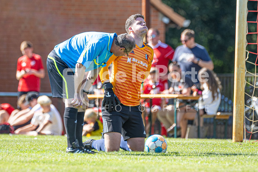 Ebstorf - Köhn_ Dominik (TW_ angeschlagen am Boden) vs Römstedt II 170825 dlP | immodelaporte-sportfotos - Realisiert mit Pictrs.com