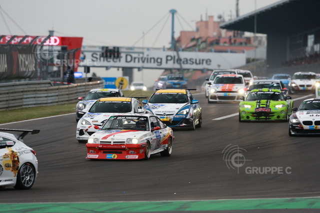 Motorsports / 24 Stunden Nürburgring 2015, Nürburgring-Nordschleife, GER | 24 Stunden Nürburgring 2015, Nürburgring-NordschleifeFoto: Gruppe C GmbH - Realisiert mit Pictrs.com