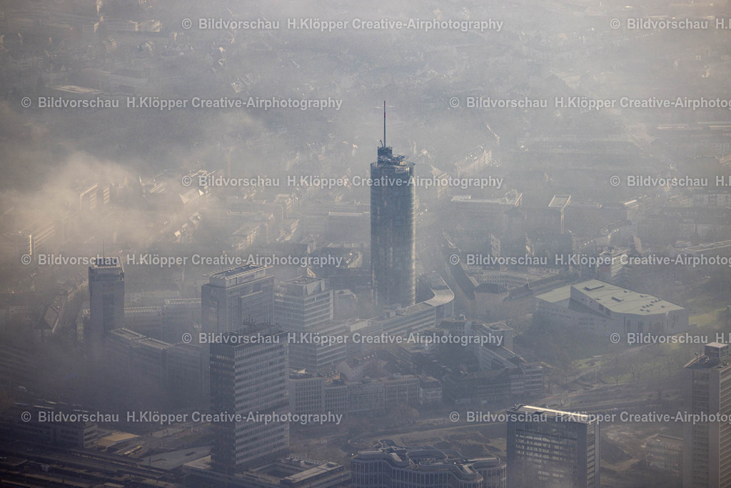 Luftbild Essen-8620 | Luftbildfotografie Bürogebäude des Verwaltungs- und Geschäftshauses der Konzernzentrale des Energieversorgers " RWE " im RWE Turm am Opernplatz im Ortsteil Südviertel in Essen im Ruhrgebiet im Bundesland Nordrhein-Westfalen. - Realisiert mit Pictrs.com