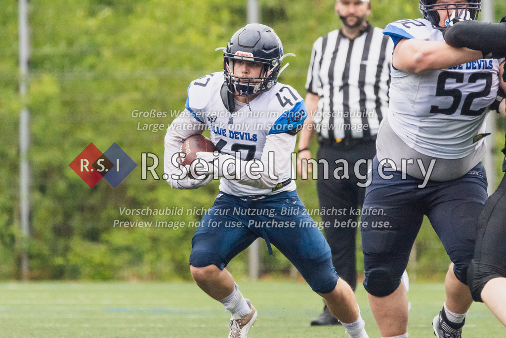 American Football, Saison 2023, Regionalliga Nord, Black Swans - Hamburg Blue Devils, TSG Swans Field, 01.07.2023, 6. Gameweek | Damon Basler (#47, Blue Devils, Defense)