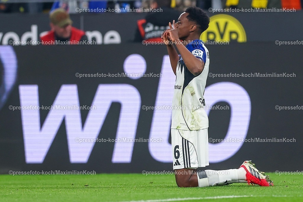 BVB21032601056 | 21.03.2026, Fußball, Borussia Dortmund - Hamburger SV, 1. Fußball Bundesliga, 27. Spieltag, Signal Iduna Park, Saison 2025 2026: Torjubel nach dem Tor zum 2:0 durch Torschütze Albert Sambi Lokonga&nbsp; (HSV #06)  zusammen mit   DFB regulations prohibit any use of photographs as image sequences and or quasi-video.