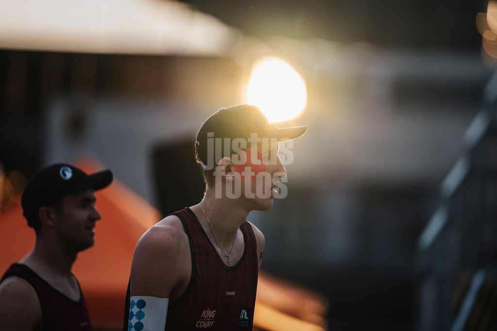 Beachvolleyball | Männer | Queen and King of the Court | Hamburg | 30.05.2024 | Momme Lorenz im Abendlicht