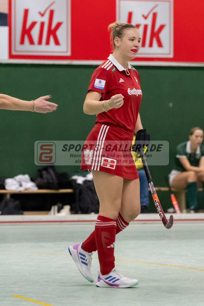 SFE_20241201_0007 | Köln, Deutschland, 01.12.2024:  Hockey 1. Bundesliga Damen Rot-Weiss Köln - HTC Uhlenhorst im KTHC Stadion Rot-Weiss Köln Tennis and Hockey Club am 01.12.2024 in Köln, Deutschland. (Foto von Stephan Fehrmann)Köln, Germany, 01.12.2024: Hockey 1. Bundesliga Damen Rot-Weiss Köln - HTC Uhlenhorst in KTHC Stadion Rot-Weiss Köln Tennis and Hockey Club at 01.12.2024 in Köln, Deutschland. (Foto from Stephan Fehrmann)