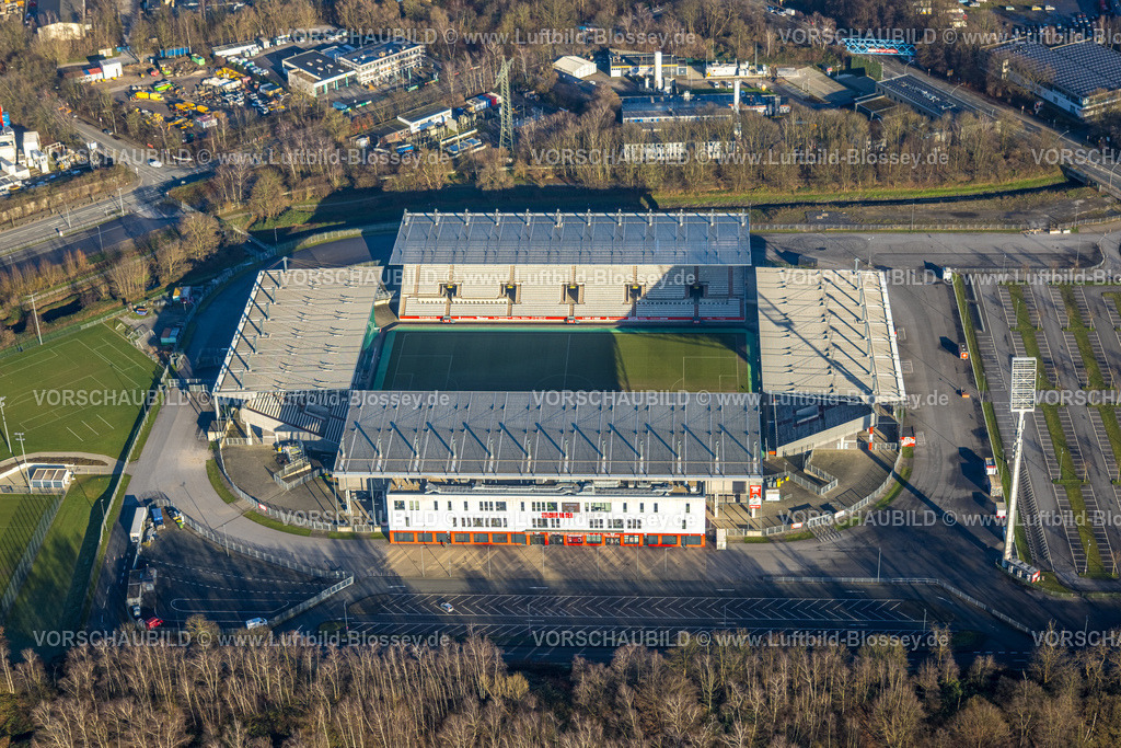 Essen241201693RWE-StadionAnDerHafenstrasse | Luftbild, Fußballstadion an der Hafenstraße des Clubs Rot-Weiss Essen,3. Bundesliga , Essen-Borbeck, Tribünen, ,Essen, Ruhrgebiet, Nordrhein-Westfalen, Deutschland