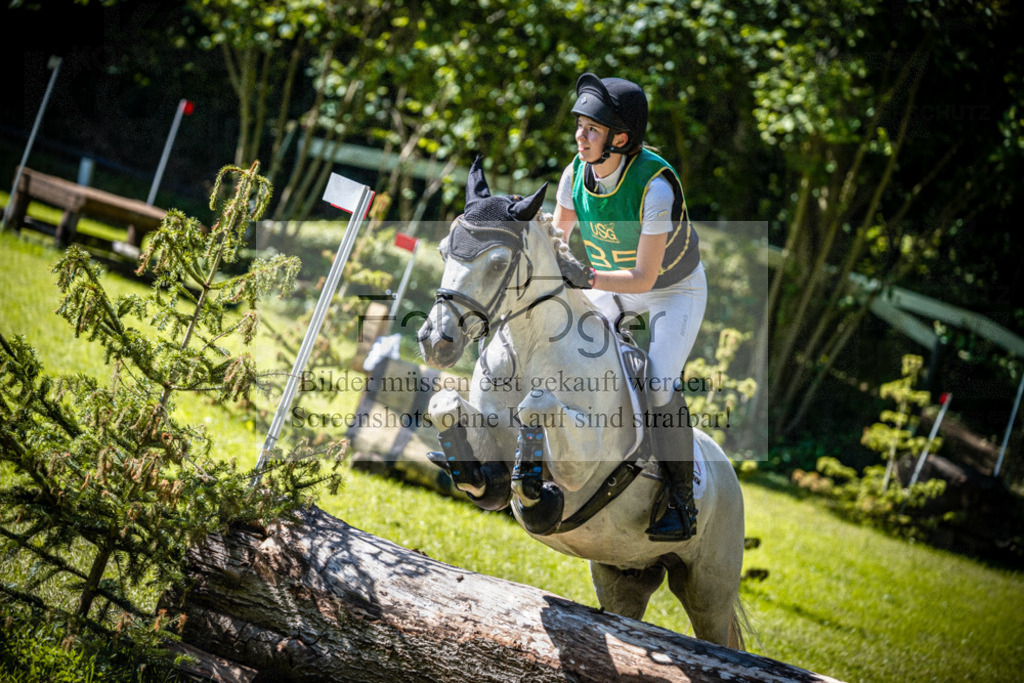 A1_Vielseitigkeitsturnier Melle Oldendorf-15c-0409 | Entdecke hochwertige Reitturnierfotos von Foto Oger. Professionell, emotional und authentisch – jetzt Lieblingsmomente im Shop bestellen.Deutschlandweite Turnierfotografie. - Realisiert mit Pictrs.com