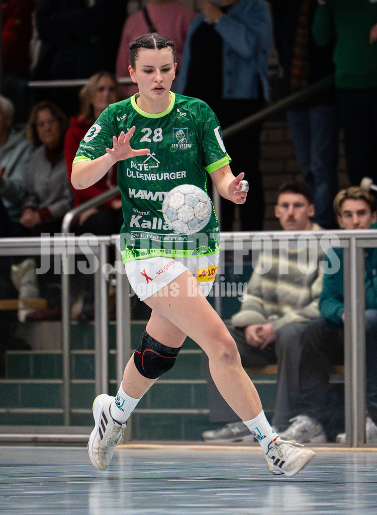 Handball I Frauen I Saison 2025-2026 I 3. Liga Staffel Nord I 13. Spieltag I SC SFN Vechta -Buxtehuder SV II-11 | Jette Dudda (28, SC SFN Vechta) - Realisiert mit Pictrs.com