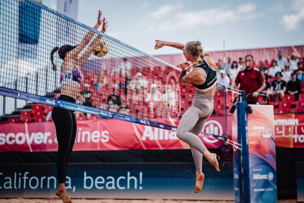Beachvolleyball | Frauen | Allianz German Beach Tour 2025 | Tourstop München | 11.07.2025 | Paula Schürholz beim Angriff