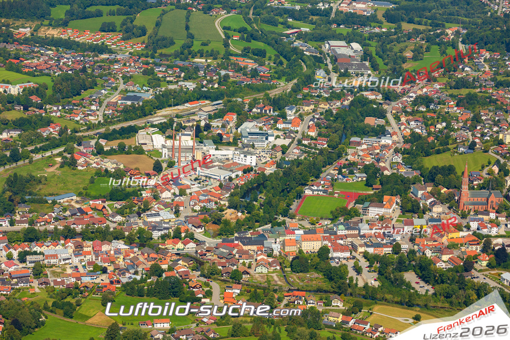 Luftaufnahme der Stadt Zwiesel - Die Luftaufnahme wurde 2025 vom UL-Flugzeug heraus erstellt ( keine Drohne ) - Hochauflösende Luftaufnahme - für professionelle Ausdrucke geeignet. Die Geschenkidee !Mit Lizenz und Bildrechte bestellbar