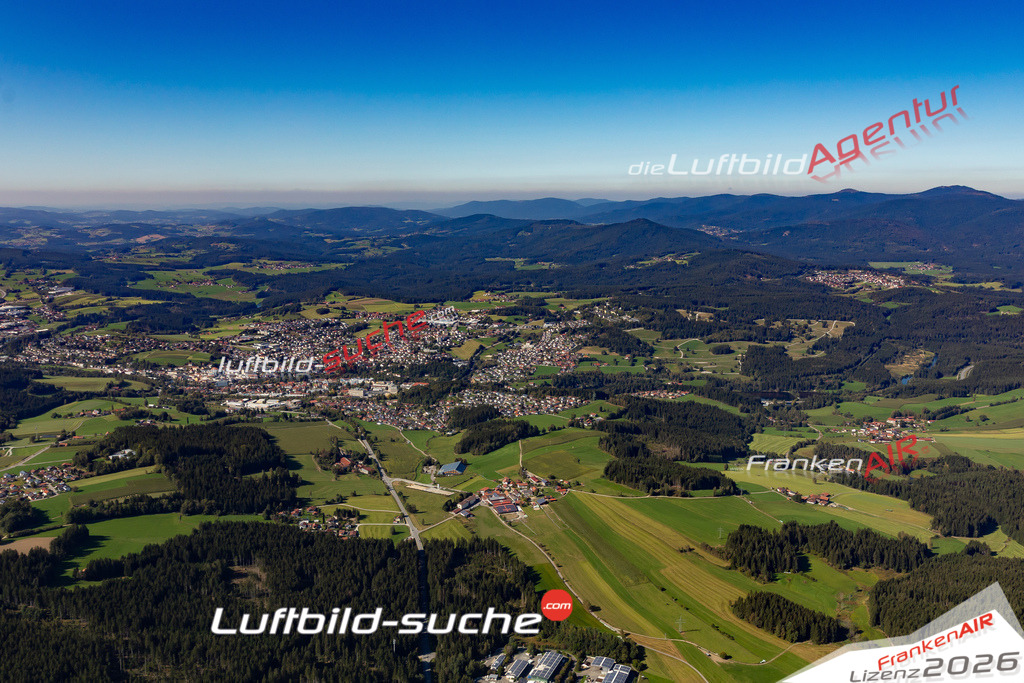 Das Luftbild der Stadt Regen wurde 2021 vom Flugzeug heraus erstellt (keine Drohne) Aufnahmehöhe ca.450 Meter- hohe Bildauflösung und Druck-Qualität garantiert!