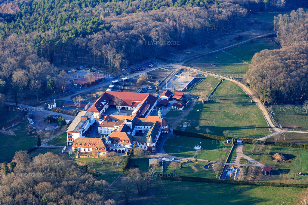 Luftbild: Pferdepension im Kloster Liebfrauenberg in Bad Bergzabern im Bundesland Rheinland-Pfalz in Deutschland. Foto: IMG_105078.jpg vom 24.03.2018 durch Werner Riehm/FLY-FOTO.de