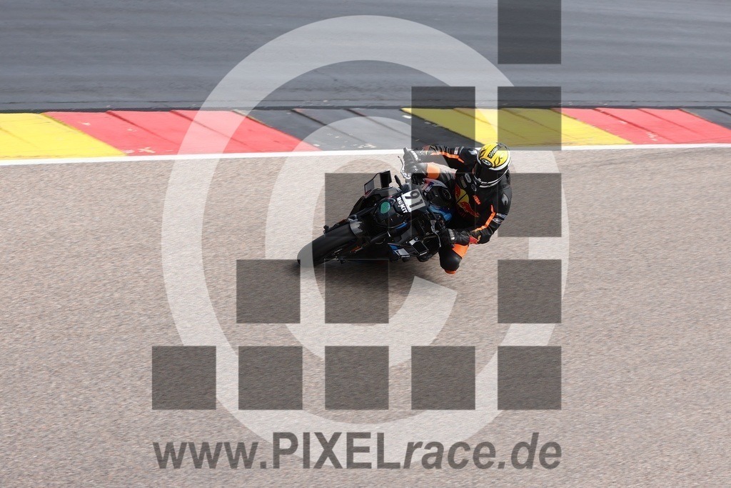 0091-20250526_02278 | Schöne Erinnerungen an spannende Momente - das festzuhalten ist unser Job. PIXELrace.de ist seit 2003 auf den Rennstrecken Europas unterwegs um die Action draußen beim Fahren und die wunderbare Stimmung imm Fahrerlager für euch einzufangen.