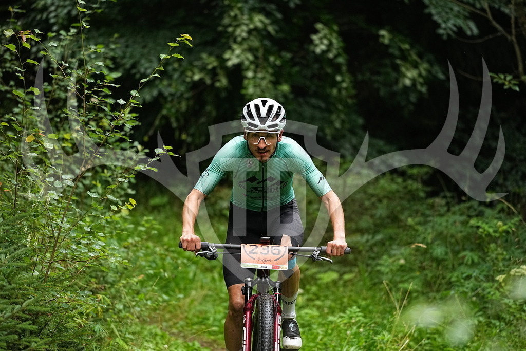 FC109889 | Fotogalerie der Treibjagd im Dunkelwald - Dein MTB Etappenrennen im Erzgebirge - Realisiert mit Pictrs.com