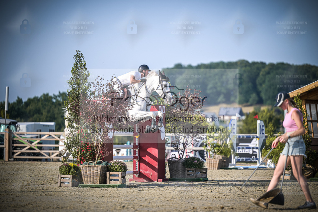 DOS_1175 | Entdecke hochwertige Reitturnierfotos von Foto Oger. Professionell, emotional und authentisch – jetzt Lieblingsmomente im Shop bestellen. - Realisiert mit Pictrs.com