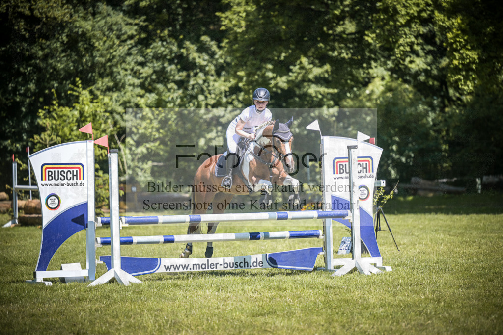 DOS_3210 | Entdecke hochwertige Reitturnierfotos von Foto Oger. Professionell, emotional und authentisch – jetzt Lieblingsmomente im Shop bestellen.Deutschlandweite Turnierfotografie. - Realisiert mit Pictrs.com