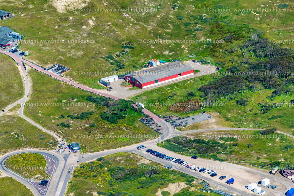 Norderney_Strandkorblager_ELS_8127050923 | NORDERNEY 05.09.2023 Lagerhalle in den Dünen " Strandkorb Lagerhalle " auf der Insel Norderney im Bundesland Niedersachsen, Deutschland. // Warehouse in the dunes "Strandkorb Lagerhalle" on the island of Norderney in the state Lower Saxony, Germany. Foto: Martin Elsen