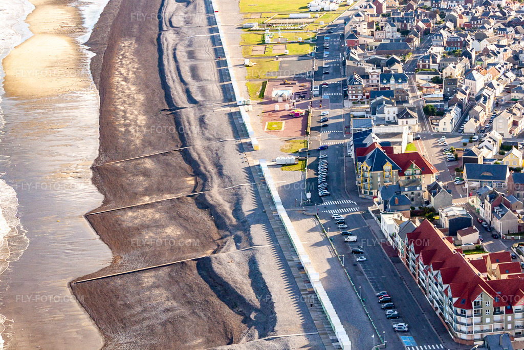 Aerial view: View of the town in Cayeux-sur-Mer in the state Somme, France.Photo: IMG_70904.jpg taken on 08/24/2014 by Werner Riehm/FLY-FOTO.comResolution of the original: 4493 x 2995 px