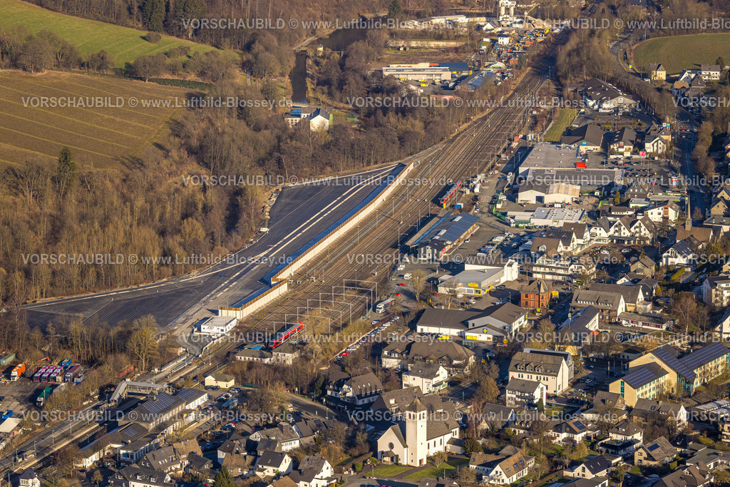 Bestwig260104408 | Luftbild, Holzverladebahnhof Team Timber Logistikterminal, Sägewerk Pieper Holz Olsberg, vier S-Bahn Gleisabschlüsse am Bahnhof Bestwig, Bestwig, Südwestfalen, Nordrhein-Westfalen, Deutschland