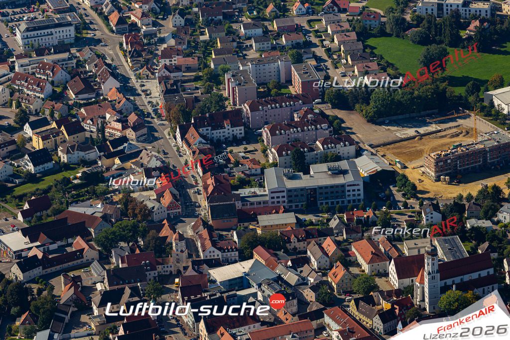 Das Luftbild der Stadt Aichach wurde 2021 vom Flugzeug heraus erstellt (keine Drohne) Aufnahmehöhe ca.450 Meter- hohe Bildauflösung und Druck-Qualität garantiert!