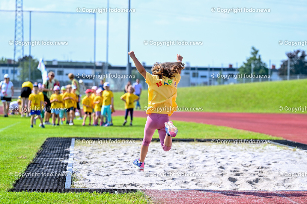 Kindergarten Olympiade 2024_ Stadion Traun_ 07.06.2024-66 | 07.06.2024, Stadion der Stadt Traun, AUT, Kindergarten Olympiade 2024, im Bild Kinder, Hindernis, Fussball, Laufen, Action