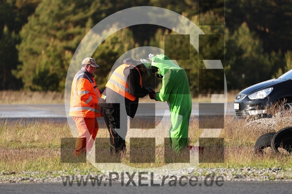 mopedrennen-20260514_12085 | Schöne Erinnerungen an spannende Momente - das festzuhalten ist unser Job. PIXELrace.de ist seit 2003 auf den Rennstrecken Europas unterwegs um die Action draußen beim Fahren und die wunderbare Stimmung imm Fahrerlager für euch einzufangen.