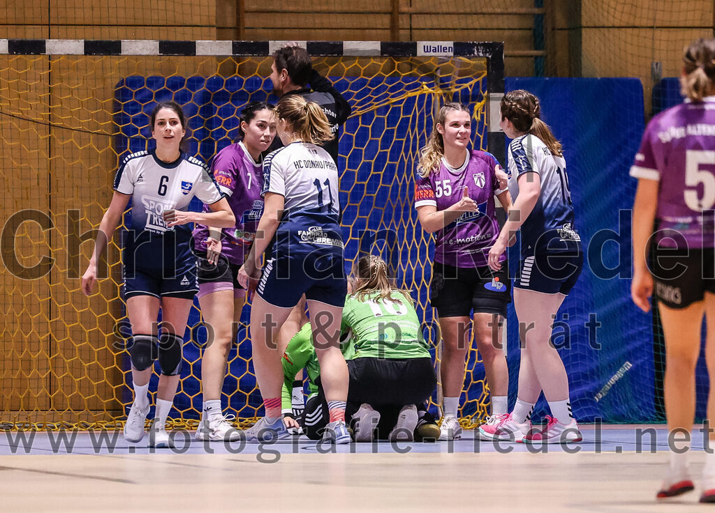 2024-11-24_135_SpVgg_Altenerding_gegen_HC_Donau-Paar_II | Erding, Deutschland, 24.11.2024:Handball, Bezirksoberliga Frauen Altbayern 2024 / 2024, 6. Spieltag, SpVgg Altenerding gegen HC Donau/Paar II, Endergebnis: 24:24Svenja Sandgruber (HC Donau/Paar, #6), Marina Wavrouschek (HC Donau/Paar, #11), Torfrau Hanna Obermair (SpVgg Altenerding, #1), Lara Kullmann (SpVgg Altenerding, #16), Verena Kaiser (SpVgg Altenerding, #55), Sandra Geßner (HC Donau/Paar, #19)Foto: Christian Riedel / fotografie-riedel.net