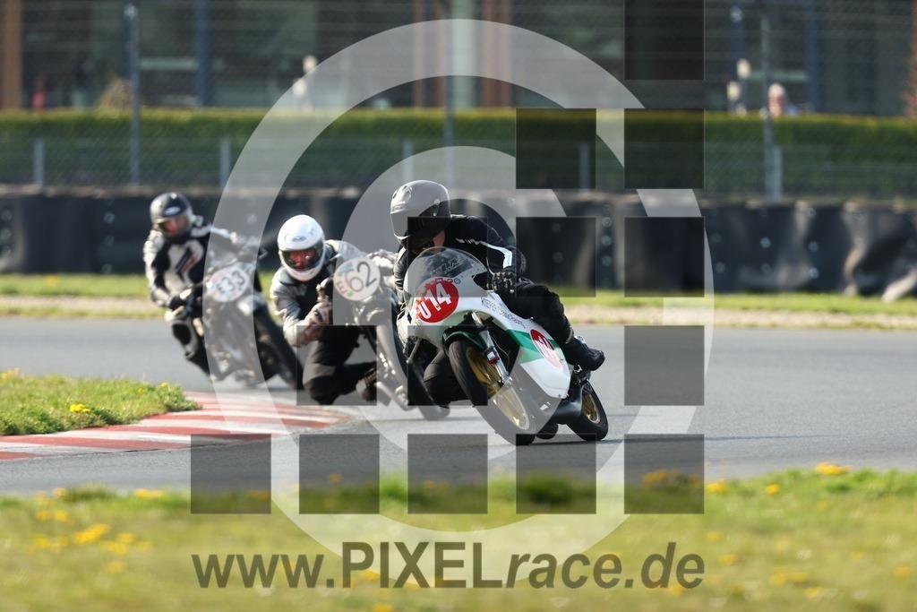 0e33-20260418_00402 | Schöne Erinnerungen an spannende Momente - das festzuhalten ist unser Job. PIXELrace.de ist seit 2003 auf den Rennstrecken Europas unterwegs um die Action draußen beim Fahren und die wunderbare Stimmung imm Fahrerlager für euch einzufangen.