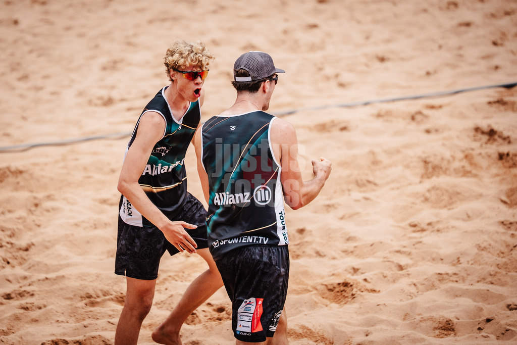 Beachvolleyball | Männer | Allianz German Beach Tour 2025 | Tourstop München | 10.07.2025 | v.l. Tamo Wüst und Tristan Fröbel jubeln