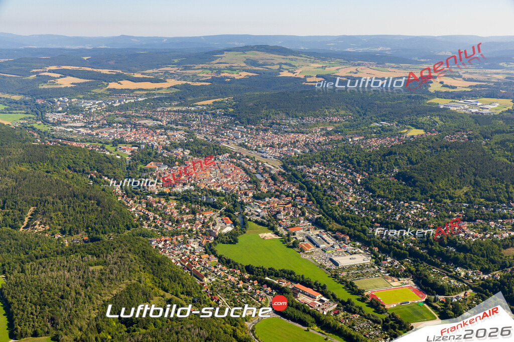 Luftbild der Stadt Meiningen - Die Luftaufnahme wurde 2025 vom UL-Flugzeug heraus erstellt ( keine Drohne ) - Hochauflösende Luftaufnahme - für professionelle Ausdrucke geeignet. Die Geschenkidee !Hier alle&nbsp;Infos zur Lizenzierung der LuftaufnahmeWir fliegen auch dieses Jahr wieder in Ihre Region um Luftbilder zu erstellen.- Luftbild anfragen