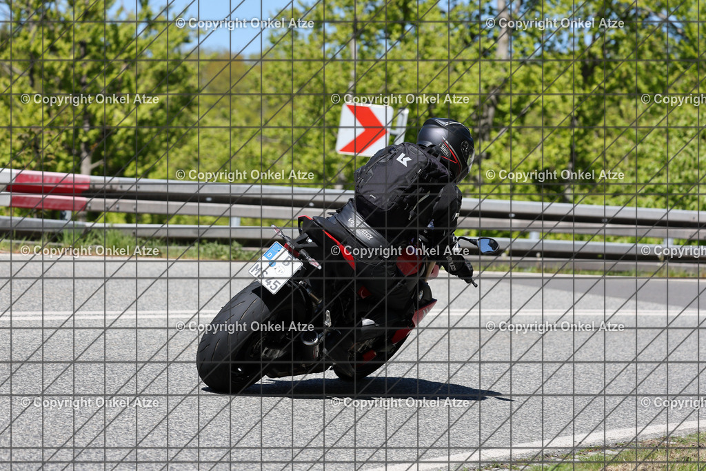 IMG_9869 | Fotograf am Kyffhäuser. Onkel Atze. Kyffhäuser Rennstrecke. Café36. Motorsportfotografie. - Realisiert mit Pictrs.com