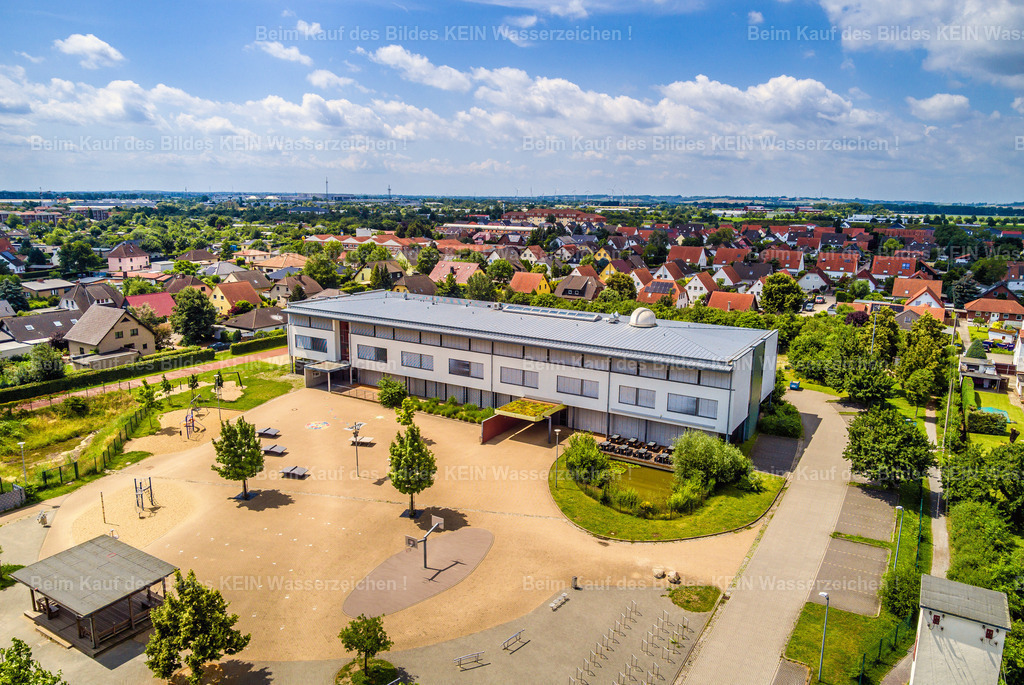 Barleben Grundschule mit Sternwarthe-0004 | Die Magdeburger Platte® - das sind die schönsten Luftbilder von Magdeburg & Sachsen-Anhalt auf Acryl, Leinwand oder zum Download. Das ist Luftbildfotografie & Luftbildaufnahmen mit Drohne & Flugzeug.  - Realisiert mit Pictrs.com