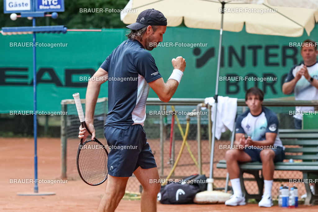 HTC Blau-Weiß Krefeld - LTTC Rot-Weiß Berlin  | Krefeld, Deutschland 21.07.2023, Gero Kretschmer (HTC Blau-Weiß Krefeld) gegen Nino Ehrenschneider (LTTC Rot-Weiss Berlin) ,

bei der 2. Tennis Bundesliga Nord Begegnung zwischen HTC Blau-Weiß Krefeld und LTTC Rot-Weiß Berlin am 21.07.2023 in Krefeld.

(Foto: BRAUER-Fotoagentur)
 
