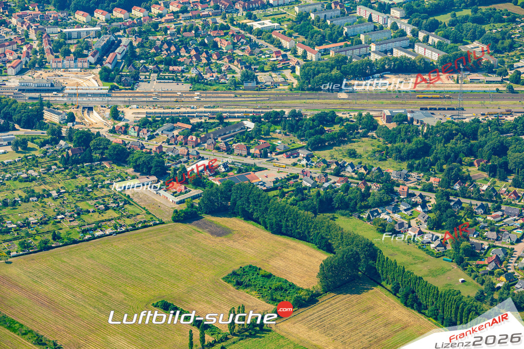 Neue Luftbildaufnahme der Stadt Ludwigslust - Das Luftbild wurde 2025 vom UL-Flugzeug heraus erstellt ( keine Drohnenaufnahme ) - Hochauflösende Luftaufnahme - für Wandbilder und großformatige Ausdrucke geeignet. Das besondere Geschenk!Hier alle&nbsp;Infos zur Lizenzierung der LuftaufnahmeWir fliegen auch dieses Jahr wieder in Ihre Region um Luftbilder zu erstellen.- Luftbild anfragen