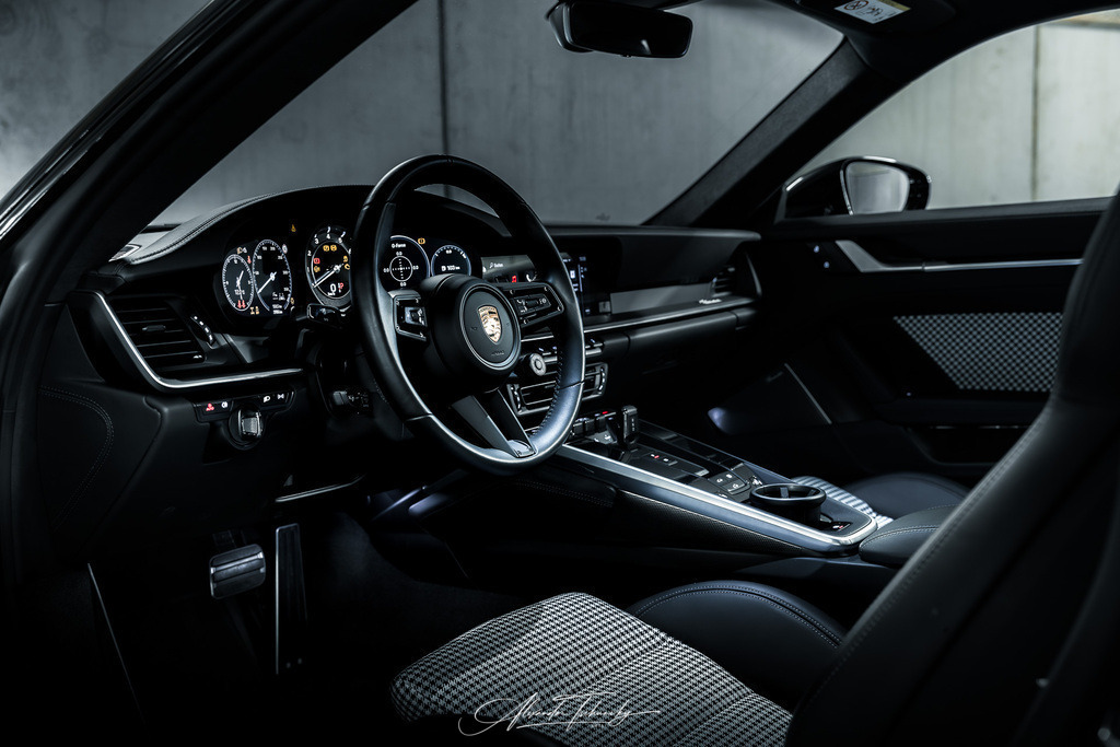 911 Turbo 992 | Entdecken Sie die faszinierende Welt von Alexander Tschuncky Arts: Kreative Fotografie, atemberaubende Automobilkunst und hochwertiger Bilderdruck. Lassen Sie sich inspirieren! - Realisiert mit Pictrs.com