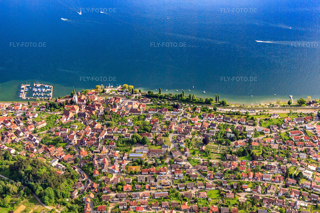 Luftbild: Kirche St. Martin und Yachtanleger am Osthafen in Sipplingen im Bundesland Baden-Württemberg in Deutschland. Foto: IMG_57474.jpg vom 08.06.2013 durch Werner Riehm/FLY-FOTO.de