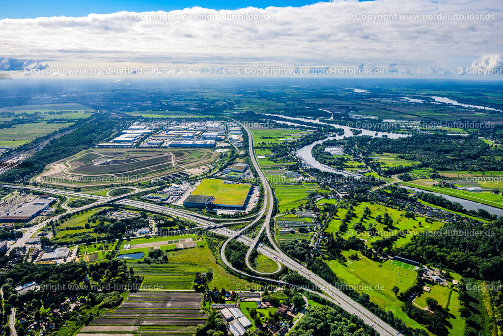 Hamburg_Moorfleet_ELS_1058050823 | HAMBURG 05.08.2023 Autobahndreieck- Fahrspuren der BAB A1 auf die A25" Hamburg Südost " Moorfleet in Hamburg, Deutschland. // Motorway triangle lanes of the BAB A1 onto the A25 "Hamburg Suedost" Moorfleet in Hamburg, Germany. Foto: Martin Elsen