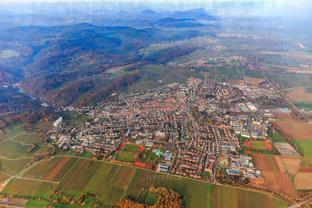 Stadtübersicht aus Süden | Luftbild: Stadtübersicht aus Süden in Bad Bergzabern im Bundesland Rheinland-Pfalz in Deutschland. Foto: IMG_119856.jpg vom 24.11.2019 durch Werner Riehm/FLY-FOTO.de - Realisiert mit Pictrs.com