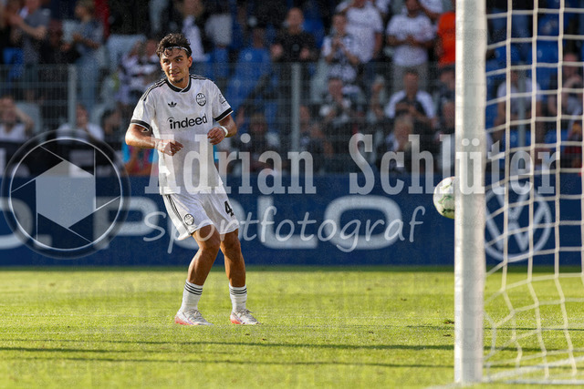 21.08.2026, GER, Fussball, Herren, DFB-Pokal, Saison 2026/2027, SC St. Tönis vs Eintracht Frankfurt | Can Uzun (Frankfurt) Torjubel, jubelt nach seinem Treffer zum 0:6