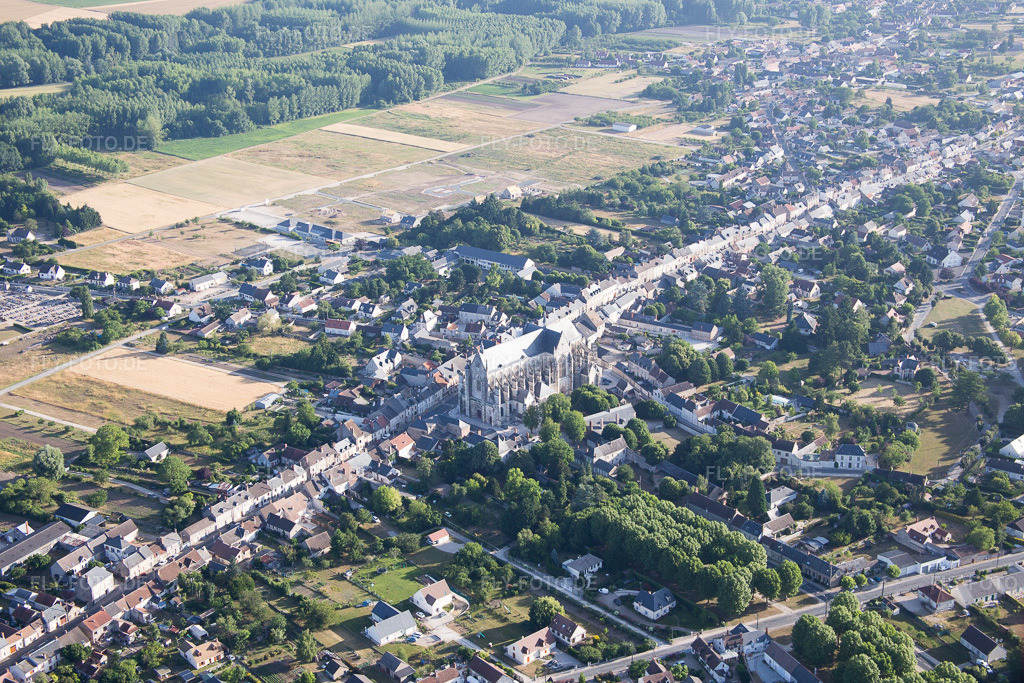 Luftbild: Ortsansicht in Cléry-Saint-André im Bundesland Loiret in Frankreich. Foto: IMG_082534.jpg vom 21.06.2015 durch Werner Riehm/FLY-FOTO.de