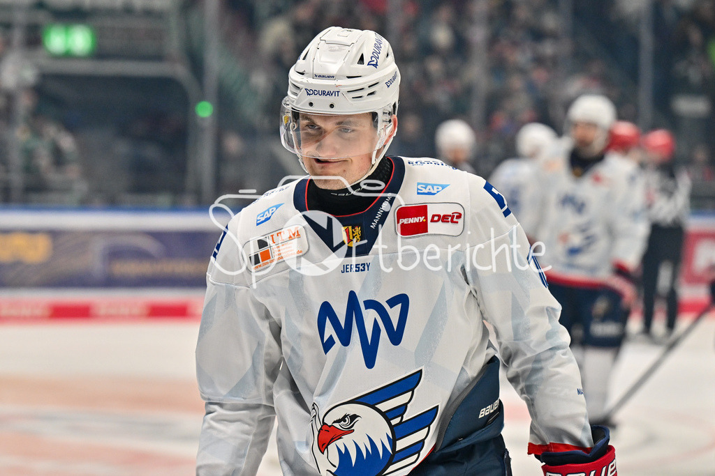 Augsburger Panther - Adler Mannheim | im Bild Kristian REICHEL (Adler Mannheim 11) / Freisteller / Einzelfoto / DEL: Augsburger Panther - Adler Mannheim, Curt Frenzel Stadion am 26.12.2024