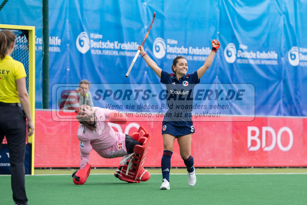 Final4_20240518-1318-0140 | Bonn, Deutschland, 18.05.2024: Finona Felber (Mannheimer HC), Julia Sonntag (Rot-Weiss Koeln) in Aktion waehrend des Spiels der Deutsche Feldhockey-Meisterschaften 2024 zwischen Final 4 Damen Rot Weiss Köln - Mannheimer HC im Bonner THV am 18.05.2024 in Bonn, Deutschland. (Foto von Stephan Fehrmann)

Bonn, Germany, 18.05.2024: Finona Felber (Mannheimer HC), Julia Sonntag (Rot-Weiss Koeln) in action during the game of Deutsche Feldhockey-Meisterschaften 2024 between Final 4 Damen Rot Weiss Köln - Mannheimer HC in Bonner THV at 18.05.2024 in Bonn, Deutschland. (Foto from Stephan Fehrmann)