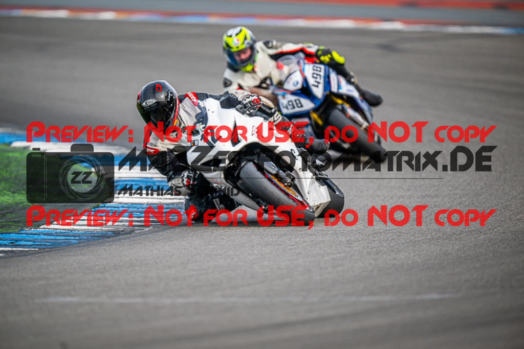 MaZZes_FotoMatrix_230410_4781 | WEISS